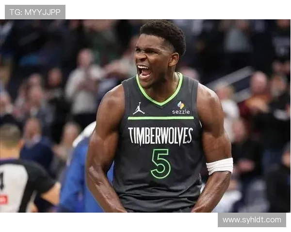 安东尼·爱德华兹的传奇人生与职场辉煌：从飞行员到影星的跨界之路