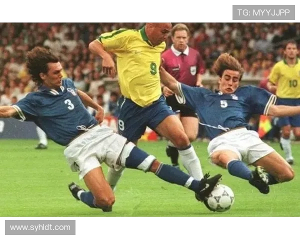 罗纳尔多辉煌职业生涯与传奇时刻全景解析