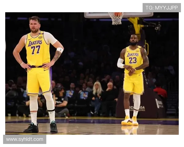 2017年12月10日湖人与黄蜂激战回顾：精彩瞬间与比赛亮点分析